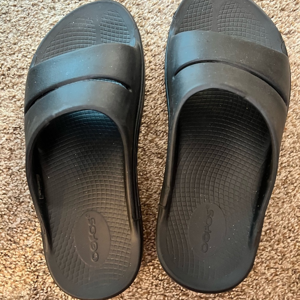 Oofos slides